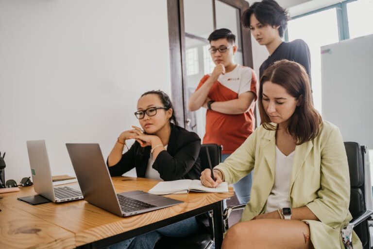 Laptops-PCs-1765907287913